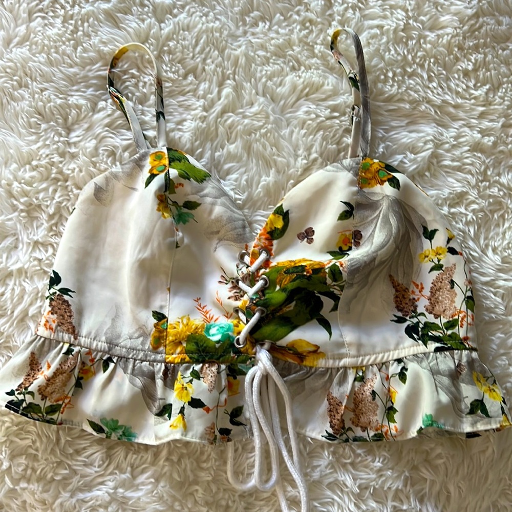Medium floral ruffle crop top